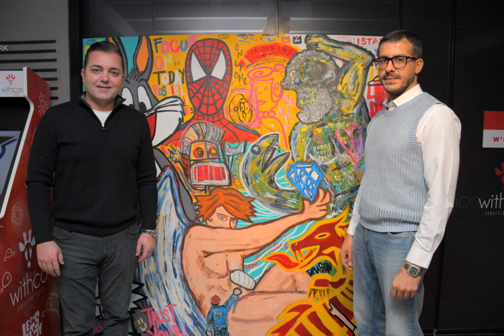 Ressam Aytemur, Renkli Pop Art Sergisiyle İlgi Gördü